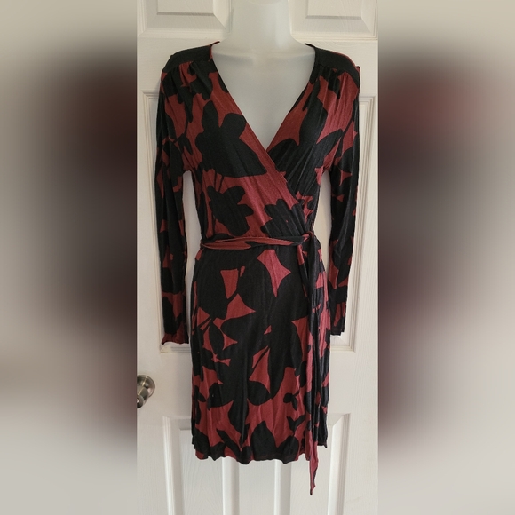 Old Navy Dresses & Skirts - Old Navy Red and Black Long Sleeve Sheath Dress
